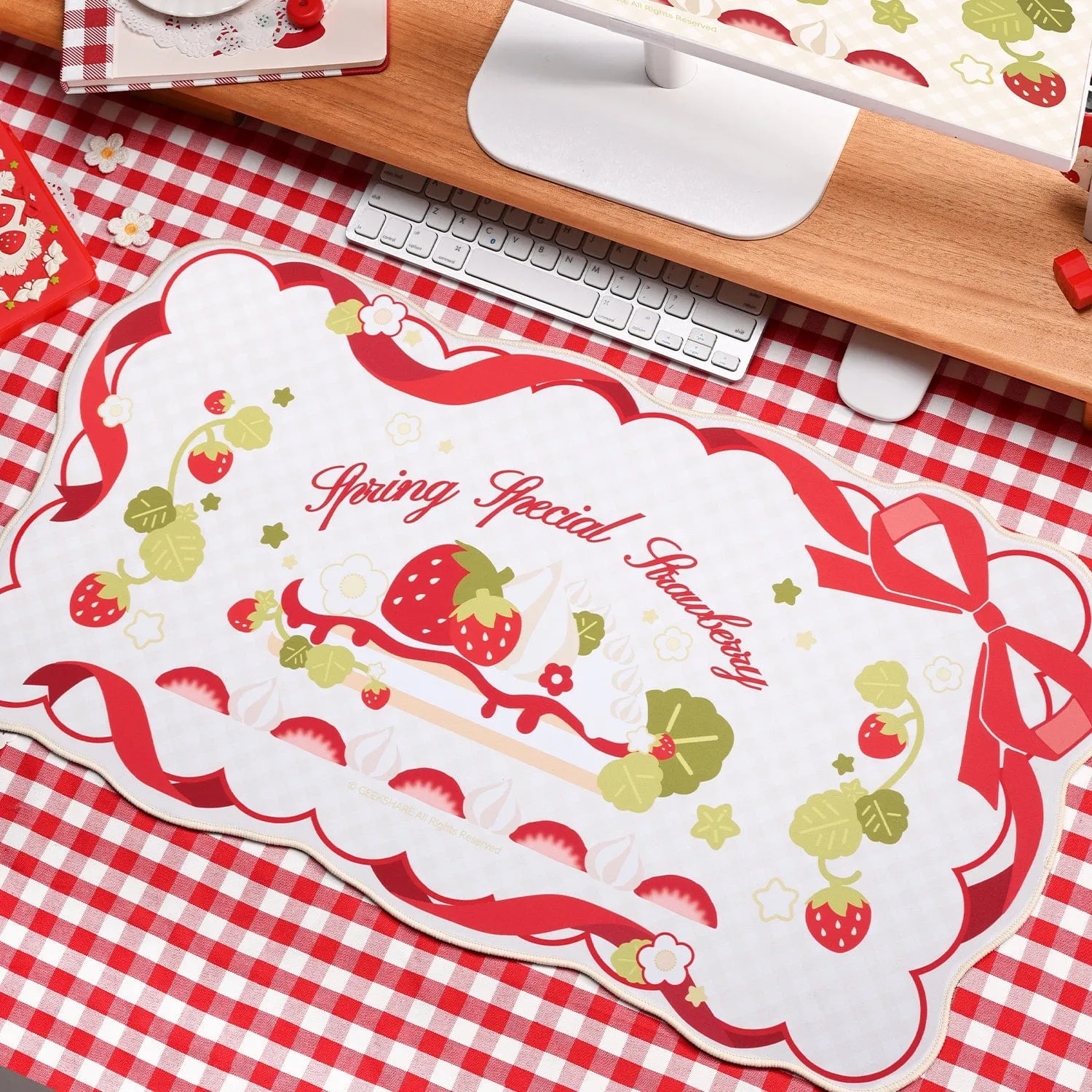GeekShare Spring Strawberry Mouse Pad – Original mouse pads by GeekShare
